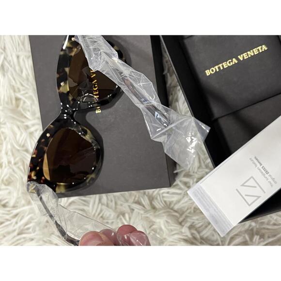 BOTTEGA VENETA brown & beige tortoise Cat-Eye Sunglasses - Picture 6 of 6